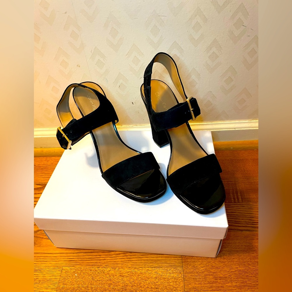 ♠️Calvin Klein Sz 9.5 Bette Kid Suede Sandals♠️